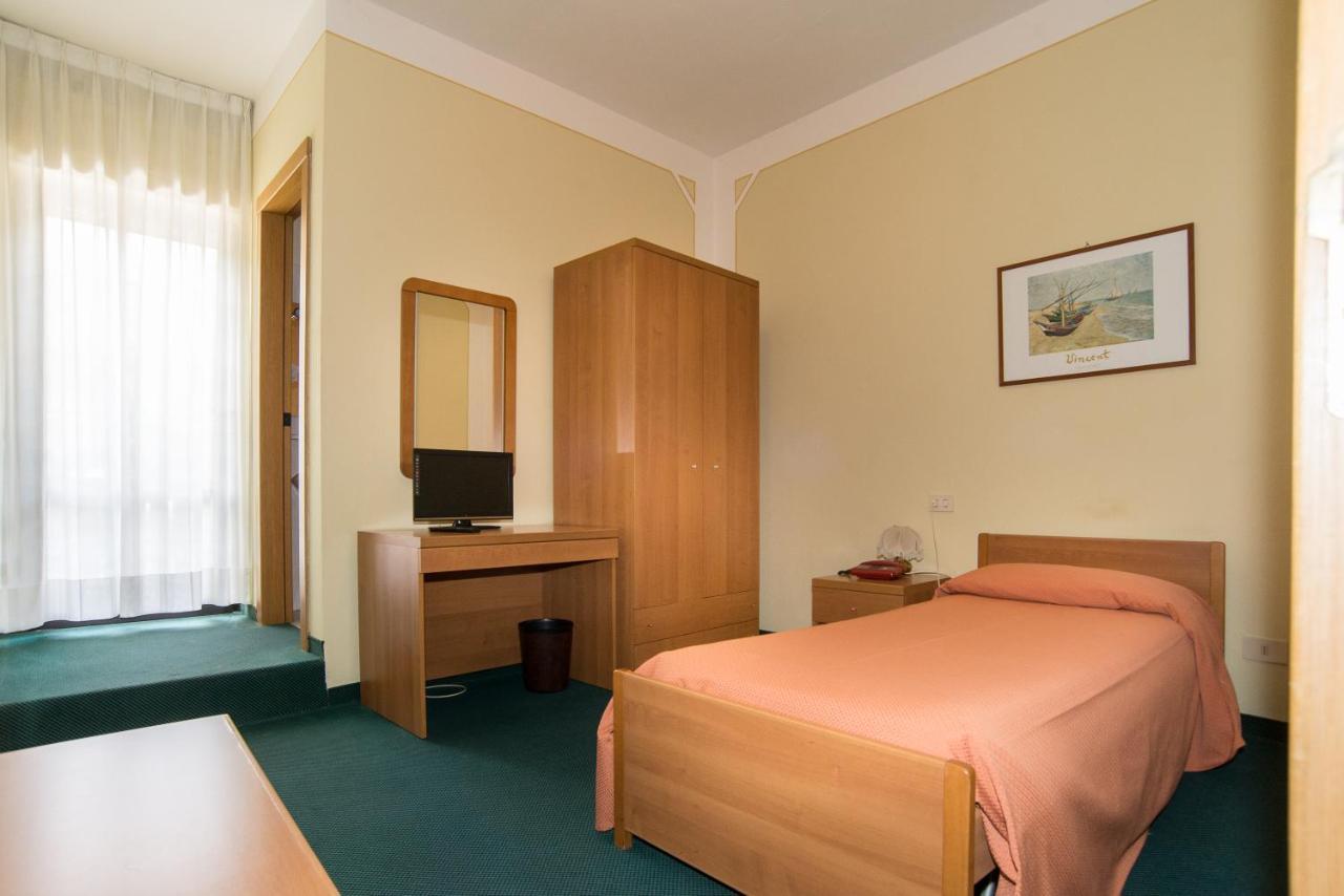 Hotel Tre Castelli Gallicano Экстерьер фото