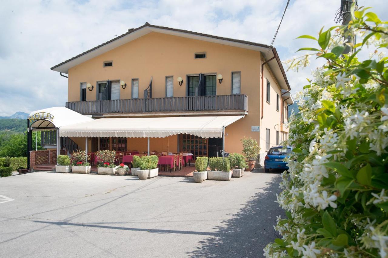 Hotel Tre Castelli Gallicano Экстерьер фото