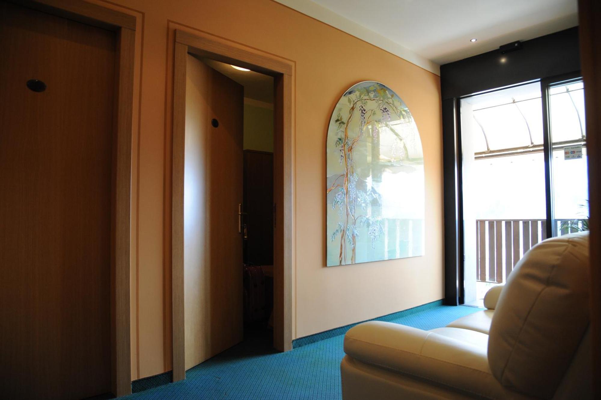 Hotel Tre Castelli Gallicano Экстерьер фото